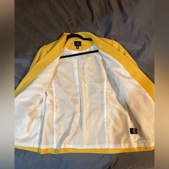 Mustard Yellow Blazer - Picture 4 of 4